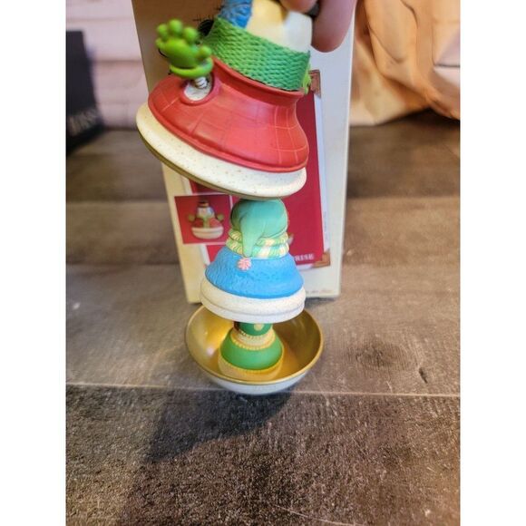 Hallmark 2003 surprise snowman ornament Xmas decor - Picture 3 of 4